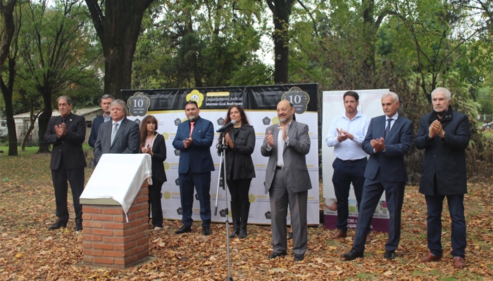 SE-COLOCO-LA-PIEDRA-FUNDACIONAL-DONDE-SE-CONSTRUIRAN--LAS-SEDES-DEL-COLEGIO-Y-DE-LA-CAJA-DE-LA-ABOGACIA-DELEGACION-MORENO_27-04-2022